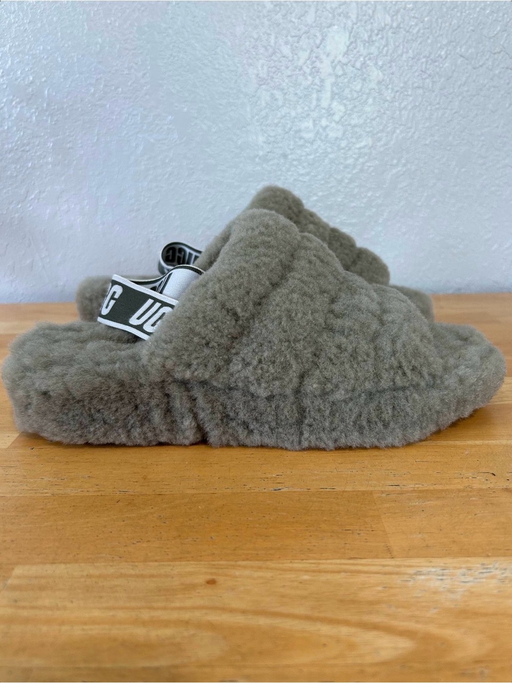 UGG Fluff Yeah Shearling Slide Slippers Olive Logo Strap Women’s US 9 Fur